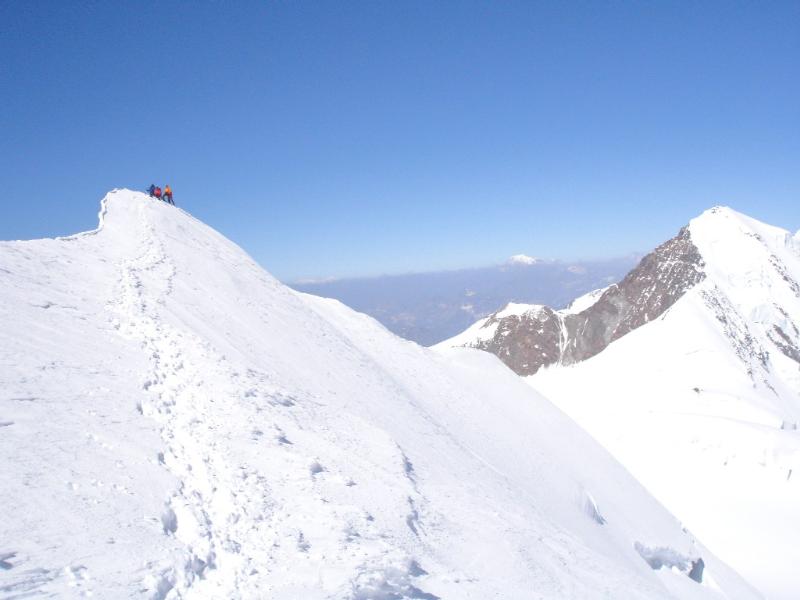 Sulla cresta finale della Parrot (sullo sfondo il Monte Bian